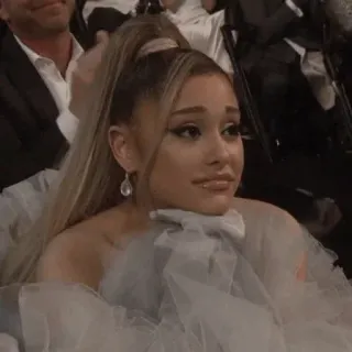 🌃 Ariana Grande บุคคล, นักร้อง, คนดัง, ผู้หญิง, ยิ้ม, ใบหน้า telegram sticker
