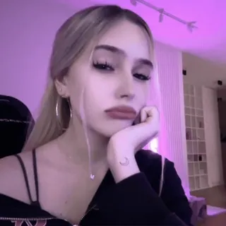 🧺 @wallgif girl, bored, streamer, aesthetic, portrait, blonde, mood, reaction telegram sticker