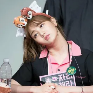 😒 자라! persona, donna, fascia per capelli, coreana, cantante telegram sticker