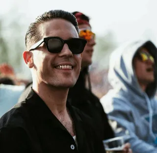 💀 G-Eazy G-Eazy, Rapper, Musicista, Occhiali da sole, Musica, Ritratto telegram sticker
