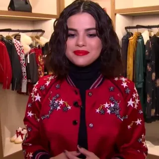👜 Selena Gomez celebridad, mujer, chaqueta roja, lápiz labial rojo, ropa, estilo telegram sticker