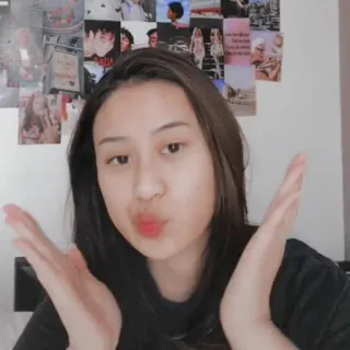 🧺 wanita, gadis, remaja, selfie, potret, dalam ruangan telegram sticker