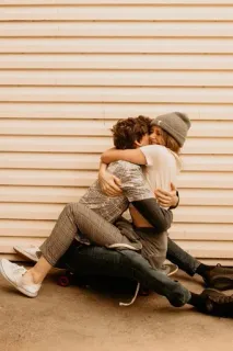 💖 pareja, abrazo, afecto, jóvenes adultos, casual, amor, amistad telegram sticker