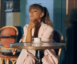 🌿 Ariana Grande personne, femme, chanteuse, célébrité, assise, café, café whatsapp sticker