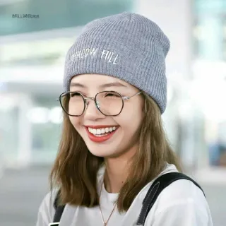 😂 SHADOW HILL bonnet, lunettes, femme, portrait, souriant telegram sticker