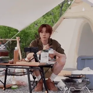 🥭 캠핑, 아웃도어, 텐트, 식사, 자연, 라이프스타일 telegram sticker