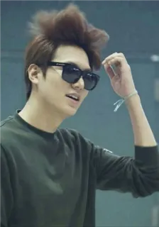 😎 uomo, occhiali da sole, coreano, attore, Lee Min Ho, celebrità telegram sticker