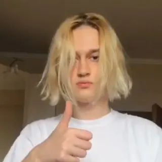 👍 personne, cheveux blonds, pouce levé, ado telegram sticker