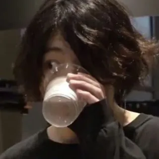 🤭 人, 飲み物, 飲料, 牛乳, カップ, 室内, ポートレート telegram sticker