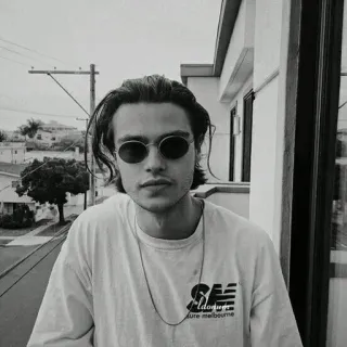 🔗 future melbourne mężczyzna, okulary przeciwsłoneczne, street style, casual, t-shirt, portret telegram sticker