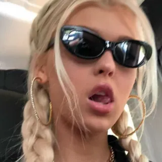 🔥 Loren Gray Person, blond, Sonnenbrille, Ohrringe, Frau, Promi telegram sticker