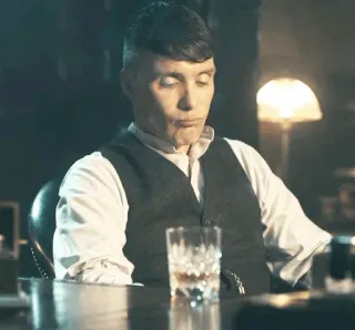 😑 Tommy Shelby Peaky Blinders Mann, Glas, Peaky Blinders, Tommy Shelby, Trinken, Serie, Vintage telegram sticker