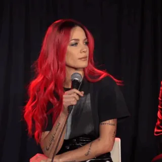 🍒 Halsey cantora, cabelo ruivo, microfone, retrato, celebridade, mulher, músico whatsapp sticker