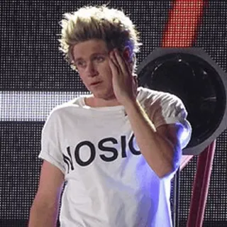 🌙 NOSIC Mann, T-Shirt, blond, Haare, Porträt telegram sticker