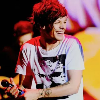 😆 Louis Tomlinson chanteur, One Direction, musique, célébrité, pop star, artiste telegram sticker