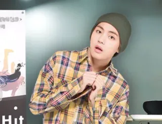 😧 V Koreanischer Pop, K-Pop, Sänger, Idol, Mode, Promi, BTS telegram sticker