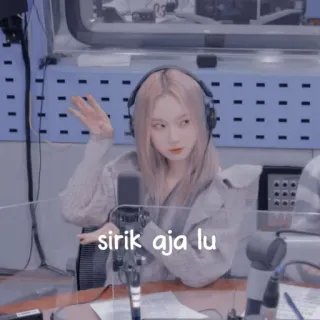 ☕ sirik aja lu donna, radio, cuffie, microfono, studio, tavolo, seduta, Indo-pop telegram sticker
