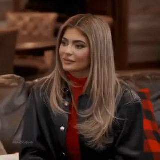 ◾️ Kylie Jenner kylie jenner, retrato, celebridade, mulher, cabelo comprido, jaqueta de couro telegram sticker