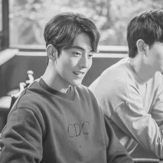 💮 CDC cdc, maglione, coreano, uomo, seduto telegram sticker