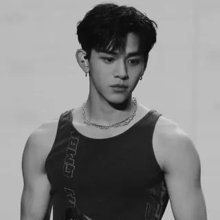 🔗 pria, kaus tanpa lengan, potret, perhiasan, kalung, serius, tampan telegram sticker