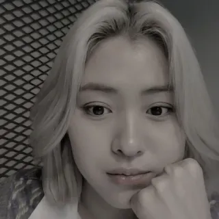 😎 portrait, woman, face, kpop, ryujin, itzy whatsapp sticker
