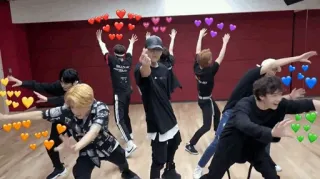 💛 danse, coeurs, groupe, performance, musique telegram sticker
