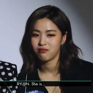 ⚓️ Ryujin RYUJIN. She is... K-pop, Ídolo, Ryujin, Cantante, Mujer whatsapp sticker