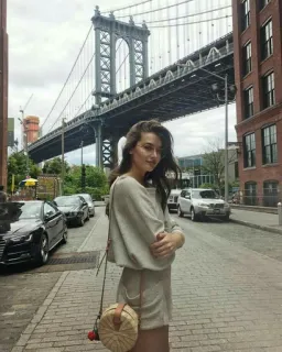 🌝 mulher, ponte, cidade, rua, prédio, urbano telegram sticker
