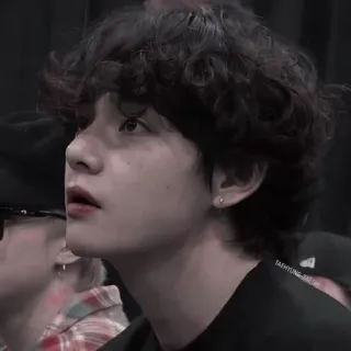 🍒 Kim Taehyung TAEHYUNG_TAE Kim Taehyung, BTS, K-pop, chanteur, célébrité whatsapp sticker