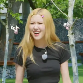 ❓ 뜩 женщина, улыбается, азиатка, блондинка, кореянка telegram sticker