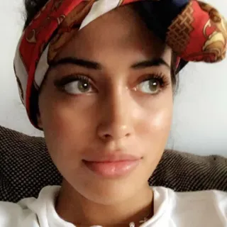 🍥 vrouw, hoofddoek, portret, selfie telegram sticker