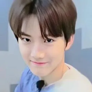 🥰 telegram sticker