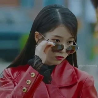😎 IU, occhiali da sole, giacca rossa, coreano/a, attrice, moda, celebrità telegram sticker