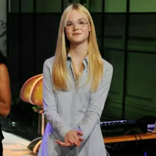 🤓 Elle Fanning actriz, celebridad, rubia, retrato, gafas, Elle Fanning telegram sticker