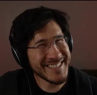 😁 Markiplier youtubeur, markiplier, lunettes, sourire, portrait, célébrité telegram sticker