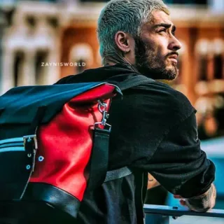 🙄 Zayn Malik ZAYNISWORLD 男性, 人, 有名人, ゼイン・マリク, バックパック, ファッション, スタイル, 歌手 telegram sticker
