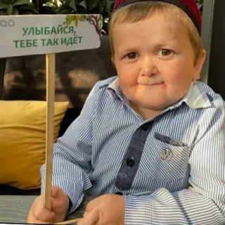 😃 УЛЫБАЙСЯ, ТЕБЕ ТАК ИДЁТ hasbulla, smile, positive, inspirational, russian telegram sticker