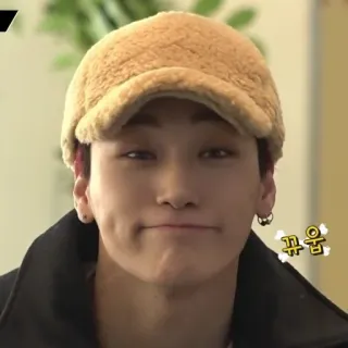 🙂 꾸욥 ผู้ชาย, kpop, หมวก, น่ารัก, หน้า telegram sticker
