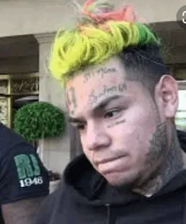 🧑‍🎤 6ix9ine rappeur, musique, cheveux colorés, visage tatoué telegram sticker