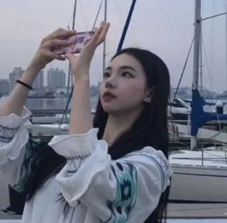 🌸 여자, 셀카, 항구, 보트, 도시 풍경, 사람 telegram sticker