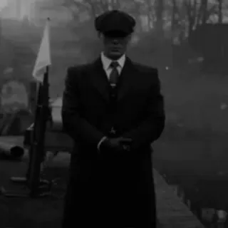 🥶 Tommy Shelby Peaky Blinders peaky blinders, thomas shelby, senjata, pistol, vintage, pria, aktor telegram sticker