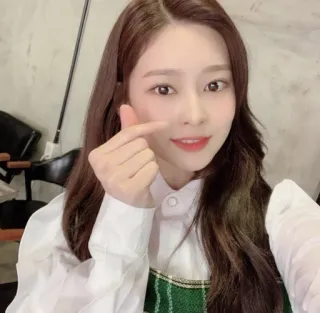 🛒 韓国, 女性, 指ハート, 可愛い, 自撮り, ポーズ telegram sticker