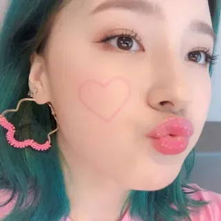 💗 Frau, Schönheit, Porträt, Herz, Make-up, Ohrringe telegram sticker