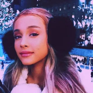 😂 Ariana Grande Ariana Grande, piosenkarka, celebrytka, nauszniki, zima, portret telegram sticker