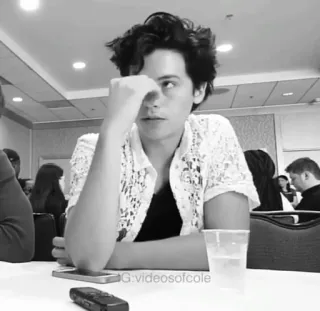 🥀 Cole Sprouse G:VIDEOSOFCOLE aktor, gwiazda, mężczyzna, portret, czarno białe whatsapp sticker