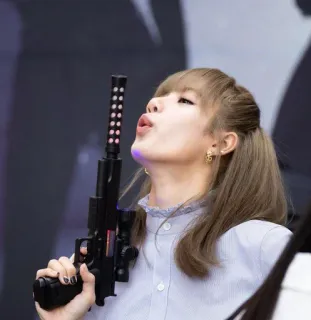 🎖 Lisa kpop, música, idol, cantor, arma, blackpink telegram sticker