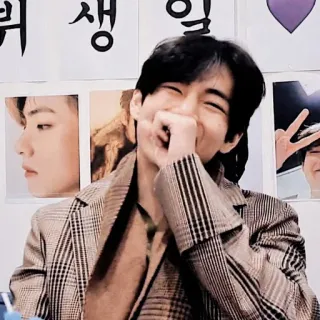 🔈 V Kpop, BTS, V, Taehyung, Chanteur, Idole, Célébrité, Sourire telegram sticker