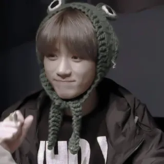 📦 persona, cappello da rana, carino, sorridente, giovane whatsapp sticker