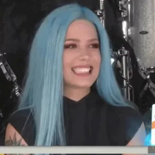 🔌 Frau, Porträt, Promi, Sängerin, blaue Haare, Halsey telegram sticker