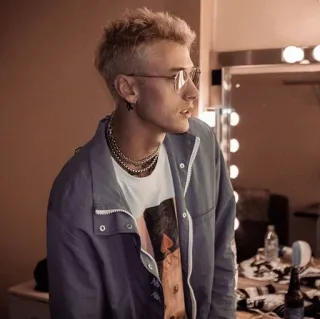 ➿ Machine Gun Kelly nhạc sĩ, chân dung, nam, ca sĩ, người nổi tiếng whatsapp sticker